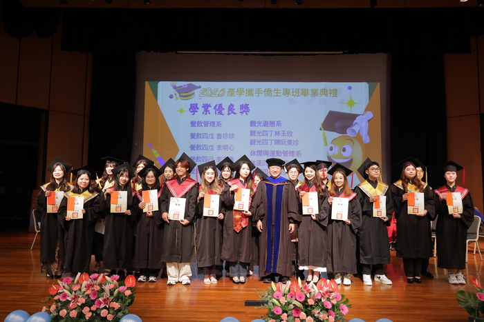 【 畢業快樂！🎓 眼淚與笑聲齊飛！】圖片