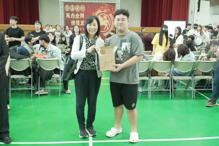 馬力全開情繫正修！正修科大僑生春節聯歡 拔河奪冠、抽大獎熱鬧非凡圖片