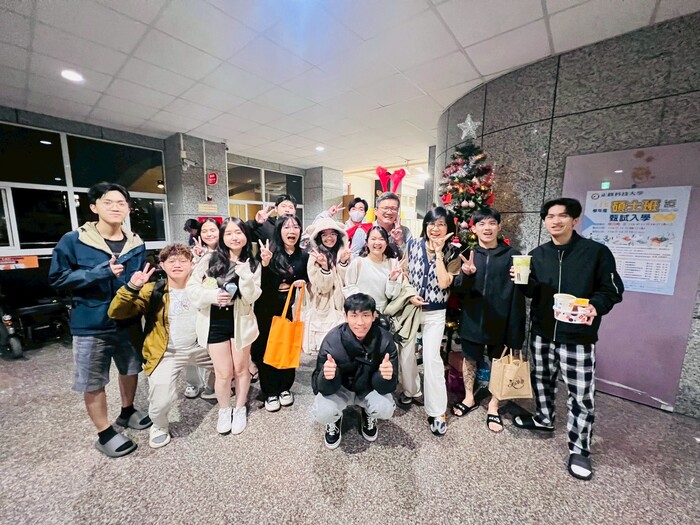 114學年度僑生冬至暨聖誕幸福小語活動圖片